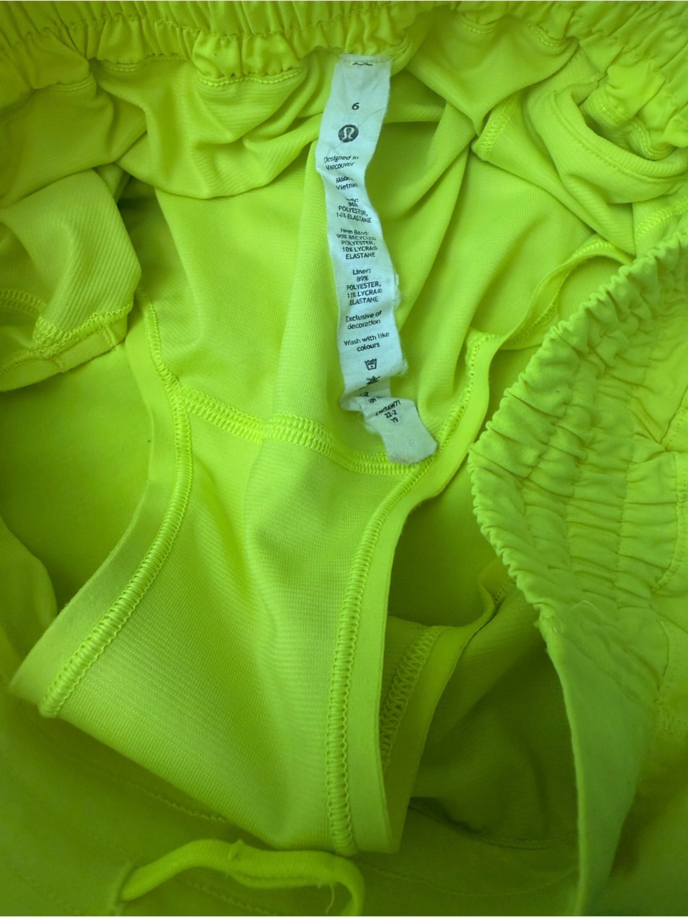 Lululemon Hotty Hot Low Rise Lined Shorts Size 6 - Picture 3 of 4